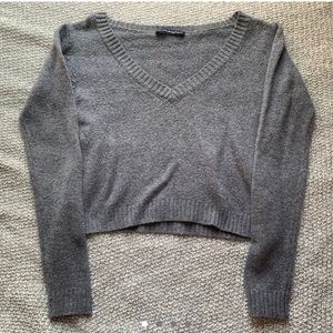 Brandy Melville cropped V-neck cropped sweater